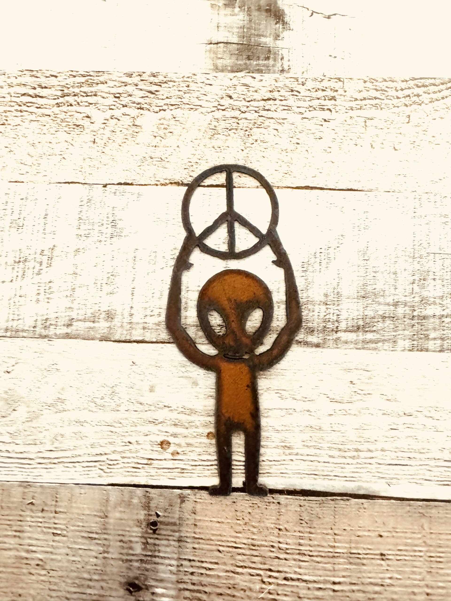 Alien Full body Holding Peace Symbol Magnet